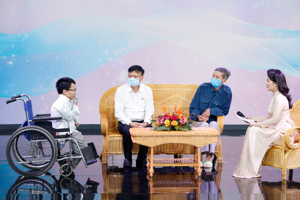 Une victime de l’agent orange s’exprime lors d’un colloque en l’honneur de la Journée de la Catastrophe de l’agent orange/dioxine au Vietnam (10 août). Photo: VNA