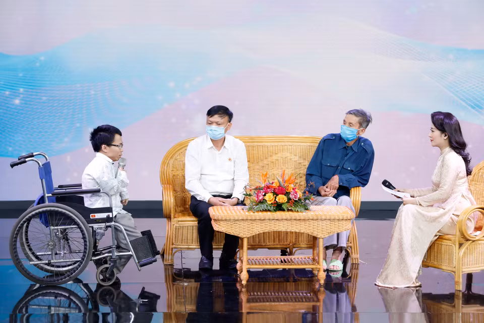 Une victime de l’agent orange s’exprime lors d’un colloque en l’honneur de la Journée de la Catastrophe de l’agent orange/dioxine au Vietnam (10 août). Photo: VNA