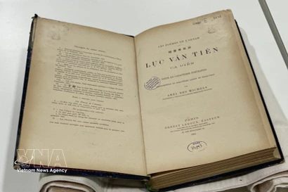 Cette œuvre a été imprimée en écriture vietnamienne Quoc ngữ en 1883. Photo: VNA 
