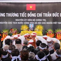 Cérémonie d’inhumation de l’ancien président Tran Duc Luong à Quang Ngai. Photo : VNA