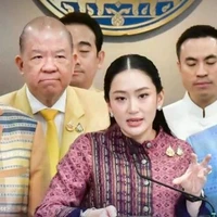 La Première ministre thaïlandaise Paetongtarn Shinawatra clarifie la décision du cabinet de réorienter le budget vers un nouveau plan de relance économique de 157 milliards de bahts (4,75 milliards de dollars). (Photo : The Nation)