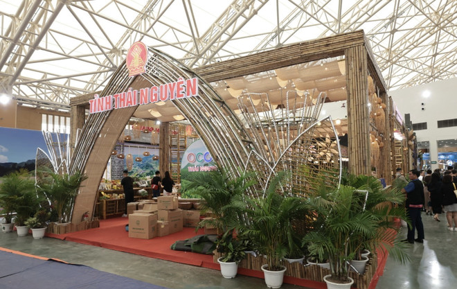 Stand de Thai Nguyen, localité célèbre pour ses produits à base de thé. Photo : VNA the1.jpg