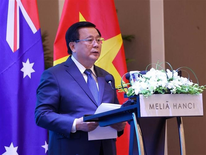 Le Prof.-Dr. Nguyên Xuân Thang, directeur de l’Académie nationale de politique Hô Chi Minh, s'exprime au colloque. Photo: VNA forum-2.jpg