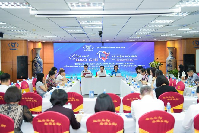 Le président de Vinatex, Lê Tiên Truong, s'exprime à la conférence de presse. Photo: Vietnam+ det-1.jpg
