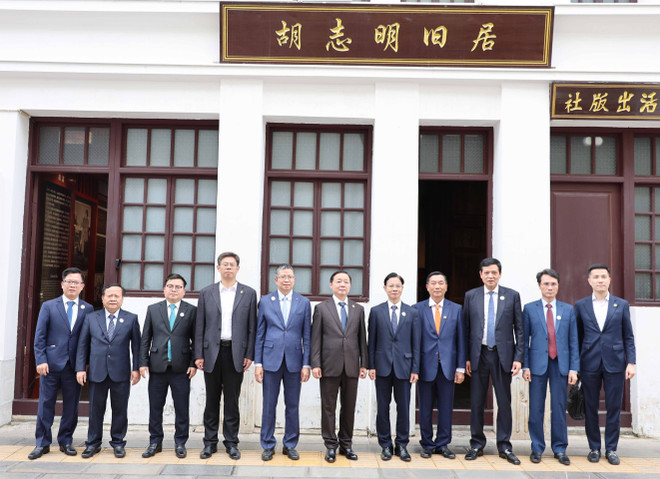 La délégation vietnamienne visite le site historique du Président Hô Chi Minh à Kunming. Photo: VNA chine-1.jpg