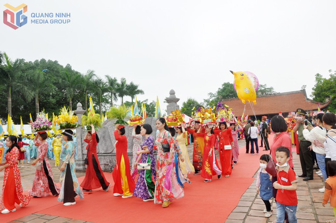Le tourisme culturel et spirituel connaît un essor remarquable, se positionnant comme l'une des formes de tourisme les plus dynamiques de la province. Photo: baoquangninh.vn quang-ninh-1.jpg