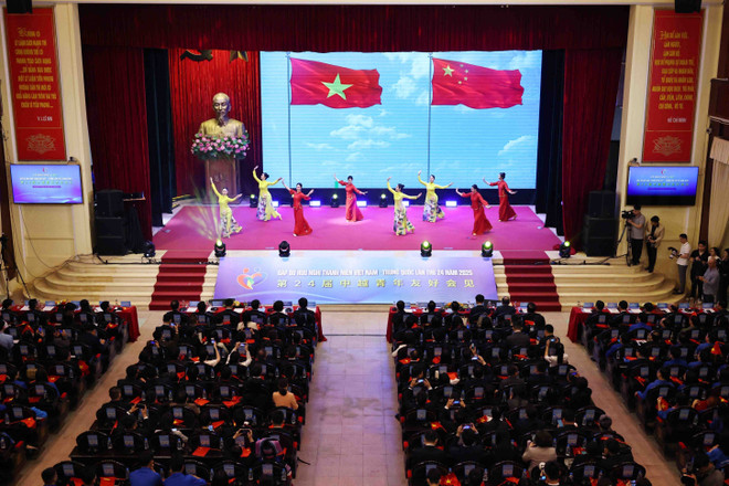 Cérémonie d'ouverture de la Rencontre d’amitié de la jeunesse Vietnam-Chine. Photo: VNA 2.jpg