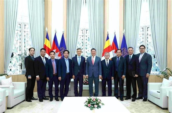 Les délégués à la rencontre. Photo: VNA cambodge-1.jpg