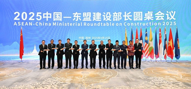 Délégués à la table ronde des ministres de la Construction de l’ASEAN et de la Chine. Photo: VNA xqy-dung-1.jpg
