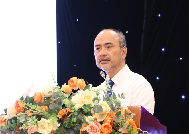 Le chef du Comité d'État chargé des Vietnamiens d'outre-mer, Nguyên Trung Kiên, prend la parole au forum. Photo: VNA forum.jpg