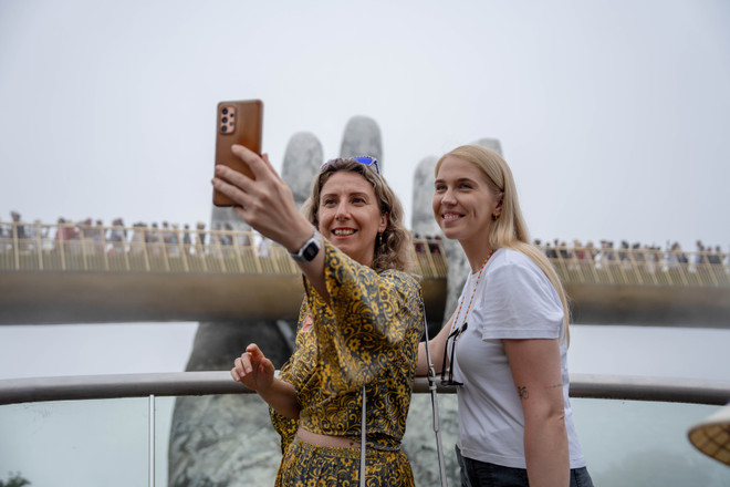 Le Pont d'Or, l'un des plus grands symboles touristiques de Da Nang pour les voyageurs internationaux. Photo: Sun Group dai-dien-check-in-3-11.jpg