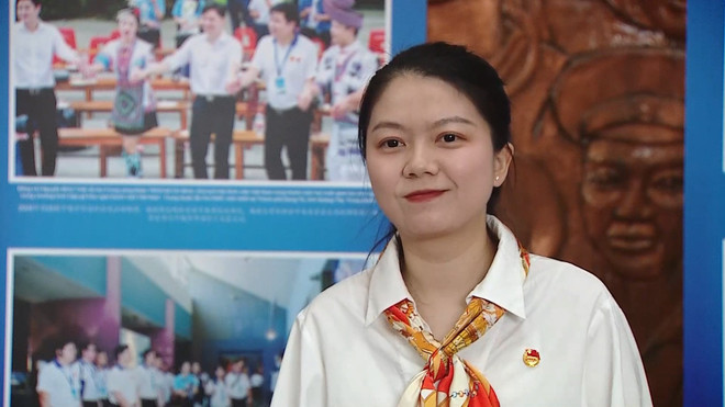 Huang Chenchen, enseignante à l’École de l’Union de la jeunesse communiste chinois. Photo: VNA 3.jpg