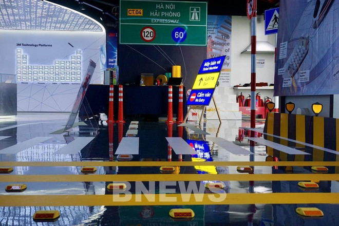 Fort de son expérience, 3M met actuellement en œuvre des solutions de sécurité routière et d'infrastructure pour des projets d'envergure au Vietnam. Photo: VNA tech-1.jpg