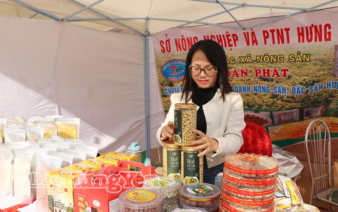 Graines de lotus séchées de la coopérative agricole Toan Phat, dans la commune de Khoai Châu, province de Hung Yên. Photo : baohungyen.vn lotus-1.jpg