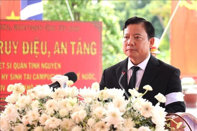 Le vice-président du Comité populaire de la province de Tây Ninh, Pham Tân Hoa, s'exprime à la cérémonie. Photo: VNA truy-dieu-1.jpg