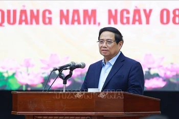 Le Premier ministre Pham Minh Chinh travaille avec les dirigeants de Quang Nam. Photo : VNA
