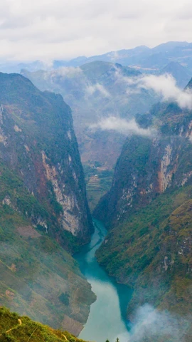 Le plateau karstique de Dông Van. Photo: VNA