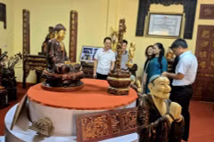 Son Dong est connue comme le « berceau » de l'art sculptural et doré le plus raffiné du Vietnam. Photo : https://danviet.vn/