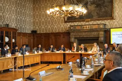 Rencontre entre la délégation de l'hôpital militaire 175 et le maire de Leipzig à l'hôtel de ville. Photo : VNA