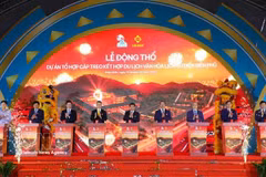Lors de la cérémonie de lancement du projet de complexe de téléphérique et de tourisme culturel et historique de Dien Bien Phu. Photo : VNA