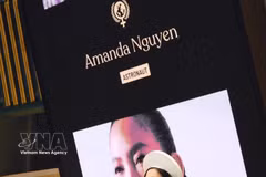 Amanda Nguyen, militante des droits des femmes et première Américaine d'origine vietnamienne à être allée dans l'espace, prononce un discours. Photo : VNA