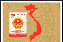 L'échantillon de bloc-feuillet représente l'emblème national de la République socialiste du Vietnam et une carte du pays.