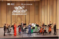 Artistes se produisant au concert "Four Seasons with Love". Photo : VNA