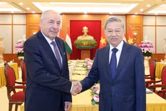 Le secrétaire général du Parti Tô Lâm (droite) et le président hongrois Sulyok Tamás. Photo: VNA