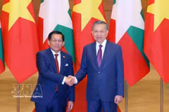 Le dirigeant To Lam s’entretient avec le président du Myanmar Min Aung Hlaing