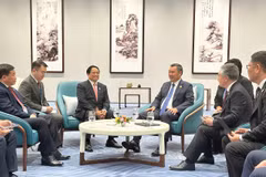 Lors de la rencontre entre le président kirghize, Sadyr Japarov et le Premier ministre vietnamien Pham Minh Chinh. Photo : VNA