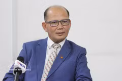 Uch Leang, directeur par intérim du Département d’études sur l’Asie, l’Afrique et le Moyen-Orient de l’Institut des relations internationales relevant de l’Académie royale du Cambodge, également président de l’Association des anciens étudiants cambodgiens au Vietnam. Photo : VNA