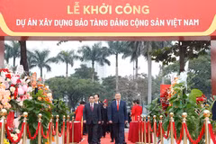 La mise en chantier du Musée du Parti communiste du Vietnam s’est déroulé en présence du secrétaire général du PCV, To Lam, du Premier ministre Pham Minh Chinh, de dirigeants et anciens dirigeants du Parti et de l’État, ainsi que de représentants du corps diplomatique et d’organisations internationales. Photo : VNA