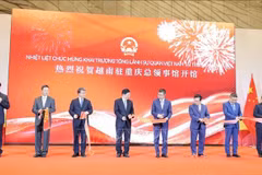 Cérémonie d'inauguration du Consulat général du Vietnam à Chongqing. Photo: VNA