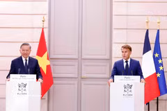 Le secrétaire général et président vietnamien To Lam (à gauche) et le président français Emmanuel Macron lors de la rencontre de la presse. Photo : VNA