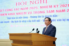 Le Premier ministre Pham Minh Chinh s'exprime lors de la conférence. Photo: VNA