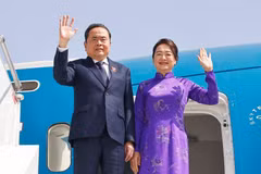 Le président de l’Assemblée nationale (AN) vietnamienne Tran Thanh Mẫn et son épouse. Photo : VNA