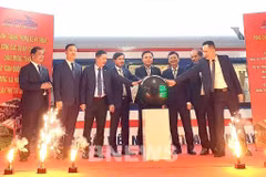 Le 19 décembre, la Compagnie générale des chemins de fer du Vietnam (VNR) a inauguré l'ouvrage de modernisation de 162 voitures de voyageurs, représentant un investissement de plus de 60 milliards de dôngs. Photo : VNA