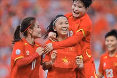 La capitaine Huynh Nhu (n° 9) marque le but portant le score à 2-0 pour l'équipe féminine vietnamienne. Photo : VNA