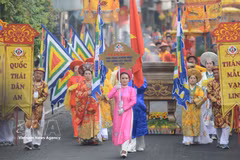 Procession lors du festival. Photo : VNA.