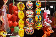 Les jouets traditionnels reprennent vie dans la rue Hàng Ma à l’occasion de la Fête de la Mi-Automne