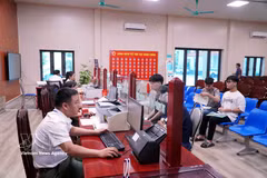 D’ici 2027, 100 % des procédures administratives éligibles devront être proposées sous forme de services publics entièrement en ligne. Photo : VNA