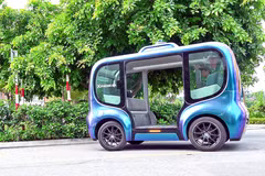 Un prototype de minibus autonome est en cours d'essai à Hanoï. Photo : Phenikaa-X