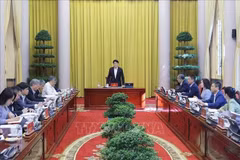 Le président de la République, Luong Cuong préside une réunion de travail périodique avec le Bureau présidentiel afin d'évaluer la mise en œuvre des missions récentes et de définir les orientations pour la période à venir. Photo : VNA