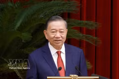 Le secrétaire général du Parti et président de la République, To Lam, prononce un discours lors de la clôture du 4e Plénum du Comité central du Parti communiste du Vietnam du 14e mandat. Photo : VNA
