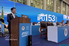 Le vice-président de l'Assemblée nationale, Nguyen Hong Dien, prend la parole lors du débat général de haut niveau de la 153e Assemblée générale de l'Union interparlementaire (UIP-153). Photo : VNA