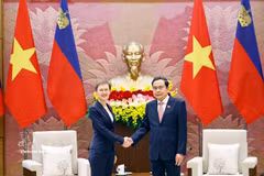 Le président de l’Assemblée nationale du Vietnam, Tran Thanh Man et la Première ministre du Liechtenstein, Brigitte Haas. Photo: VNA