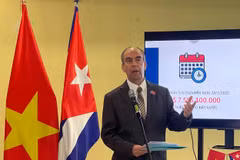 L’ambassadeur de Cuba au Vietnam, Rogelio Polanco Fuentes rencontre des journalistes vietnamiens pour présenter le projet de Résolution que Cuba soumettra prochainement à l’Assemblée générale des Nations unies. Photo : VNA