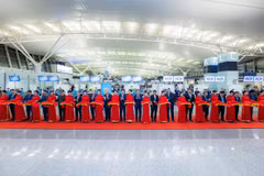 Lors de la cérémonie d'inauguration du projet d’extension du terminal international T2 de l’aéroport de Noi Bai. Photo : VNA