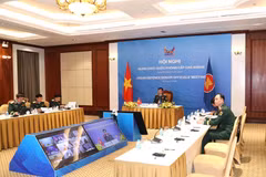 Une délégation du ministère vietnamien de la Défense a assisté à la conférence. Photo : qdnd.vn
