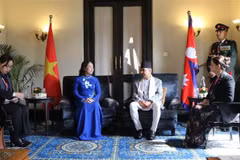 Le vice-président népalais Ram Sahaya Prasad Yadav et son homologue vietnamienne Vo Thi Anh Xuan lors de leur entretien le 24 août à Katmandou. Photo : VNA